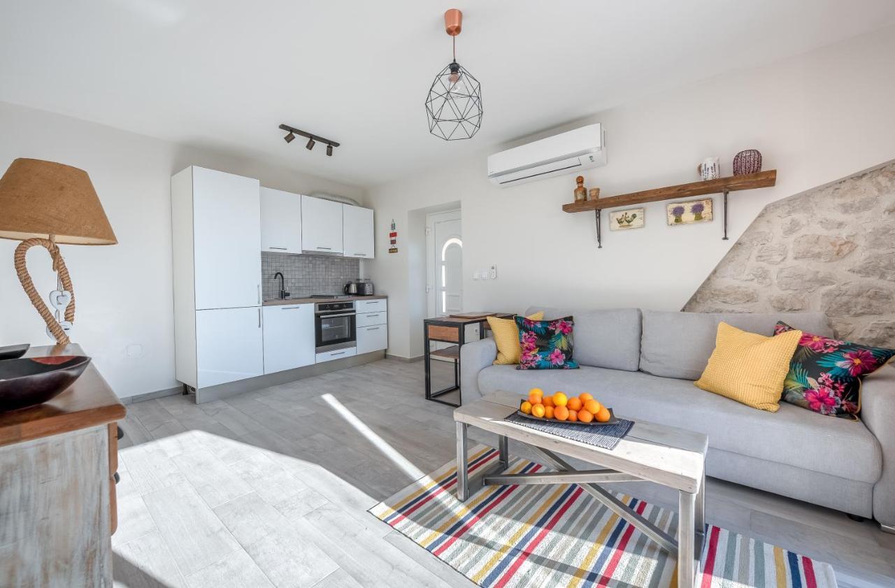 Izabela Apartment With Swimming Pool Babino Polje 外观 照片